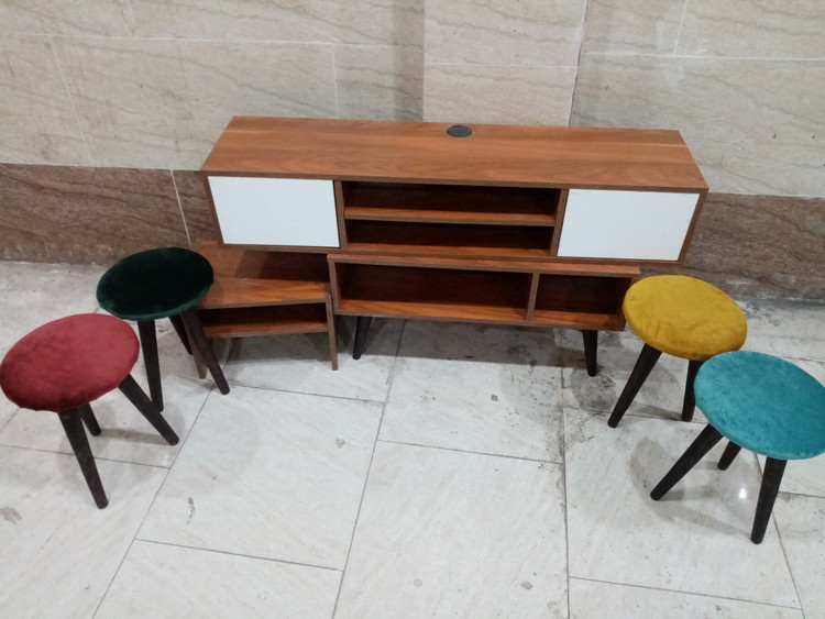 میز تلویزیون دیواری